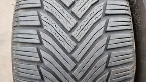 Zimní pneu 215/55/16 Michelin - 2