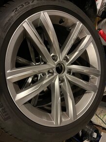 Vw kola 235/45 r18 - 2