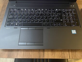 Profesionální HP ZBook 15 G4 RAM 16GB-i7 7820HQ-NVIDIA M2200 - 2