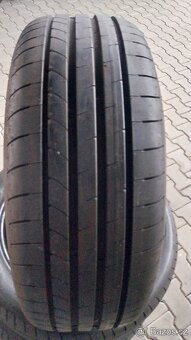 Prodám 4 téměř nové letní pneu Goodyear 215/50/18 - 2