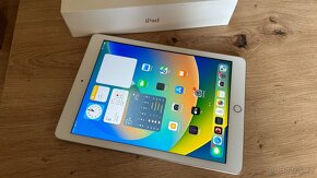 Apple iPad 5 32GB, příslušenství, 2500Kč - 2