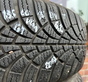 185/60 R15 84T GoodYear UG9 zimní pneumatiky (2017) - 2