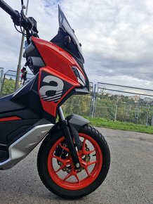 Aprilia SR GT 125 - 2