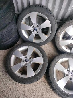 4ks alu disky orig. Škoda 5x112 R17 pneu zimné 6mm 225/45 r1 - 2