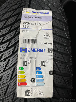 NOVÉ ZIMNÍ MICHELIN PA 5 225/45/18 95V XL DOT2024 - 2