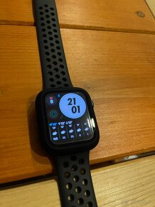 Apple Watch SE 44mm NIKE - ťuklé, plně funkční - 2