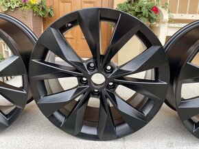 CASSIOPEIA  SCHWARZ MATT  Orig.skoda Superb 3V 5x112  8j x18 - 2