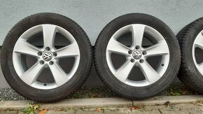 Alu kola vw Passat 5x112 r17 originá zimní pneu - 2