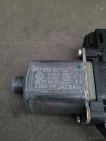 Motor stahováni okna s ŘJ VW 6R0 959 801 CE - 2