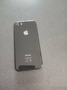 Prodám plně funkční telefon Apple iPhone 8. Ochranné sklo. Z - 2