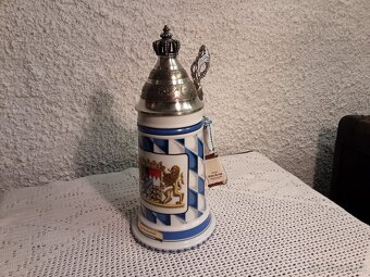 Porcelánový korbel s cín. víčkem - 2