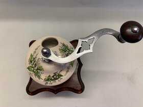 Porcelánový stolní mlýnek na kávu - květiny, konvalinky 4 - 2