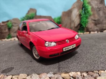 Prodám model 1:18 volkswagen golf 4 GTi - 2