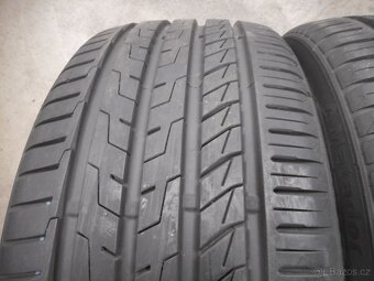 235/40R18 - 2