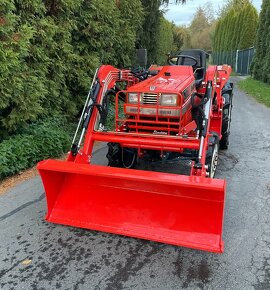 Malotraktor, Traktor Kubota L1-205 s čelním nakladačem - 2