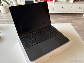 Apple Macbook Air M3 CZ 13" temně inkoustový - 2