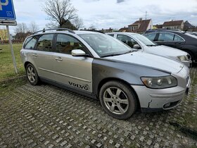 Dily z vozu Volvo V50 1,8 16v případně celé auto - 2