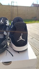 Jordan 4 White Thunder 46 - 2