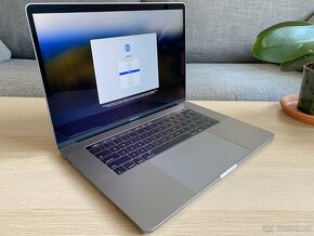 Apple MacBook Pro 15" (2018) - i7 2,60GHz, 16GB, 512GB, 560X - 2