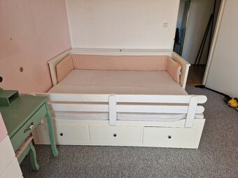 Hemnes postel + úložný díl+matrace+zábrana a mantinel - 2