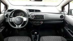 Toyota Yaris 1.0 i rv 10/2013 koupeno v ČR servisní kniha - 2