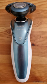 Prodám holicí strojek Philips S7370 - 2