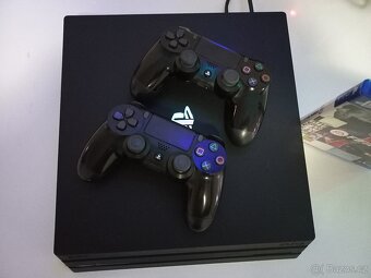 PS 4 PRO + 2 X OVLADAC - 2