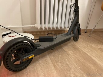 Prodám elektrokoloběžku Xiaomi Mi Electric Scooter Essential - 2