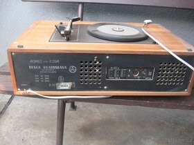 retro rádio s gramofonem - 2