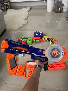 Prodám set zbraní NERF – skvělý stav, náboje v ceně - 2