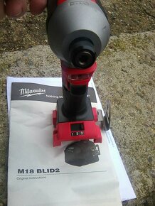 Milwaukee M18 BLID2-0X razovy utahovak 1/4 HEX 180Nm - 2