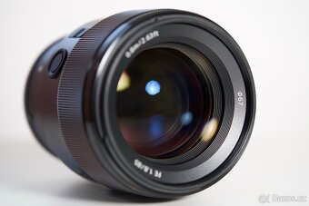 Sony FE 85mm f/1.8 (SEL85F18) - 2