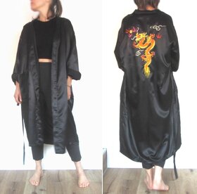 Černé saténové kimono přehoz čínský drak vzadu - 2