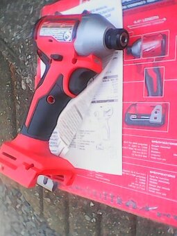 Milwaukee M18 BLIDRC Rázový utahovák 1/4 hex 190Nm - 2