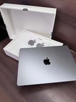 MacBook Air M2/2022, 13,6"  8 GB, 256GB  SSD- vesmírně šedý - 2