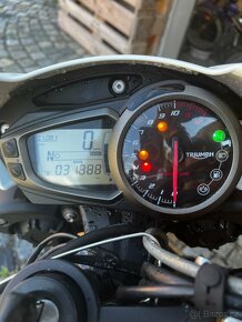 Triumph Speed Triple 1050 R - 2