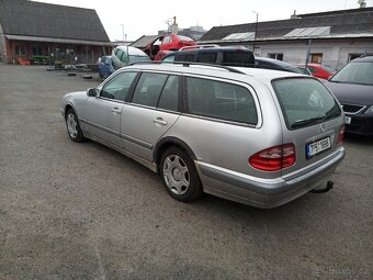 Mercedes Benz 210 E - 2