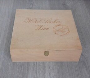 Originální dřevěná reklamní krabice - 2