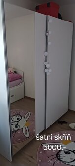 Rok starý nábytek a spotřebiče. - 2