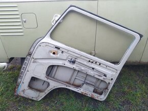 Prodám dveře na VW T2 bus kulatý - 2