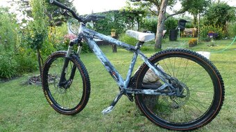 Prodám downhill/4cross kolo DC Pitbull - 2