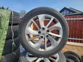 Prodám zimní sadu orig.pneu Renault 215/55R17 5x114,3 - 2