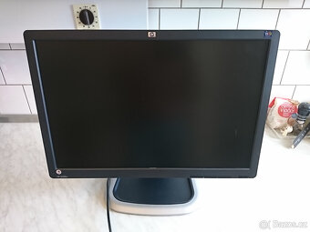 HP monitor 22" L2245w, polohovatelný - 2