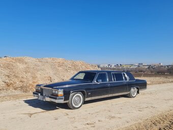 Cadillac Fleetwood Brougham 5.0 formal limousine - 2