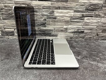 MacBook Pro 13" 2020 M1 / 8GB / 256GB - 2