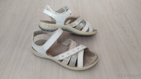 Dívčí kožené sandále Baťa - vel. 35 - 2