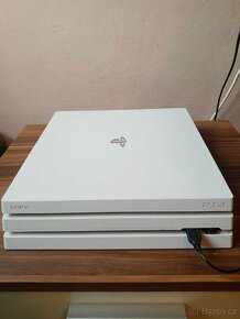 PS4 Pro 1Tb white - 2