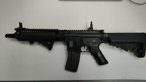 Prodám airsoftovou zbraň m4 - 2