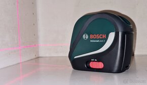 BOSCH UniversalLevel 2 křížový laser s funkcí olovnice NOVÝ - 2