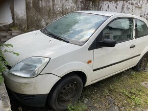 FORD Fiesta 1,4Tdci , zadní vrata na 5dver . Dohodou - 2